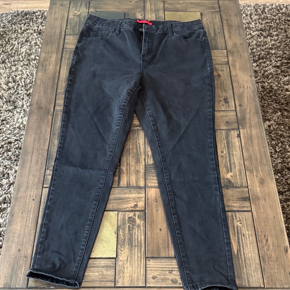 Jennifer Lopez Black Skinny Jeans